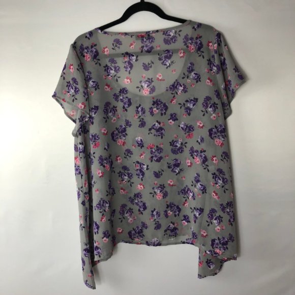 Torrid Grey & Purple Floral Sharkbite Chiffon SZ 1 - Picture 5 of 6